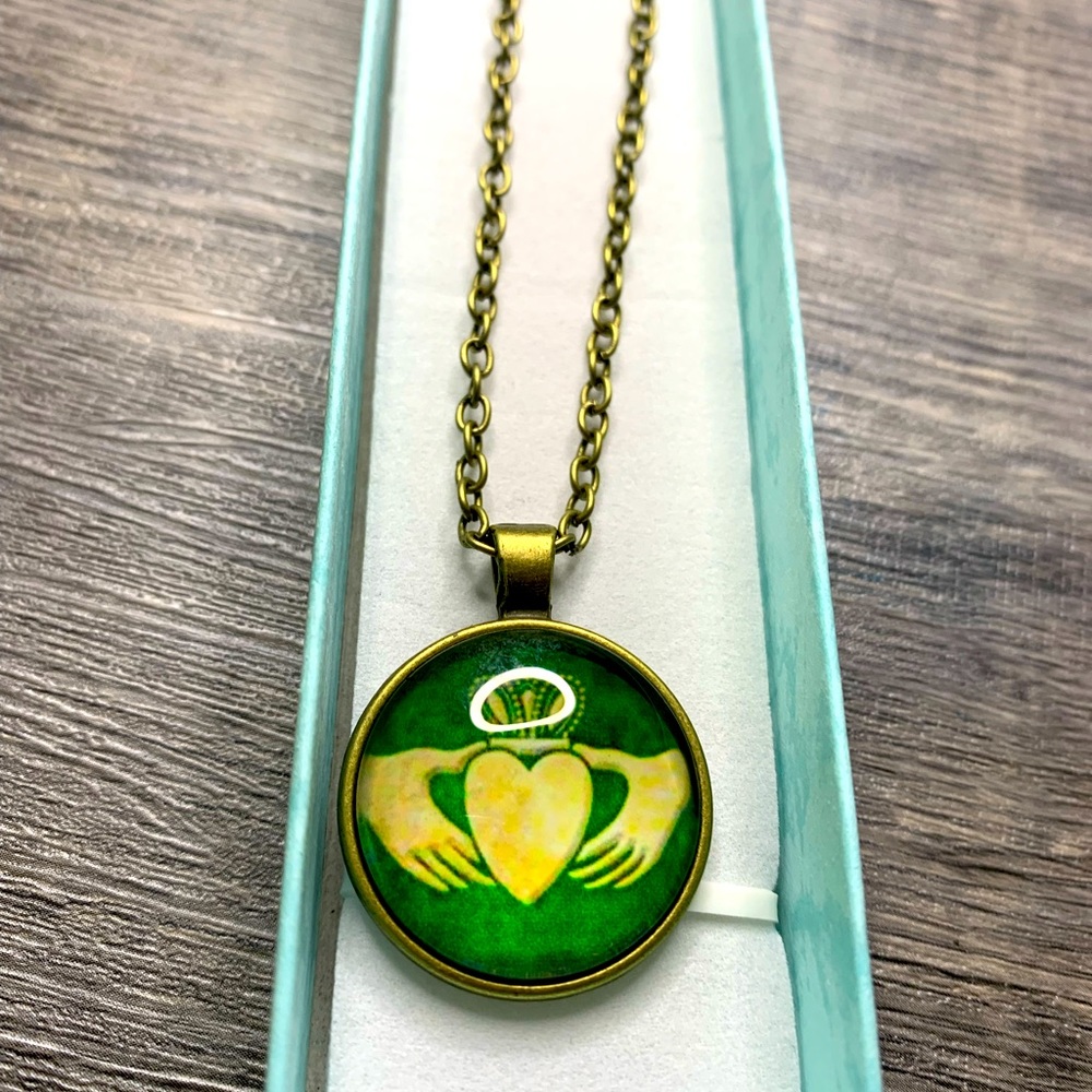 Claddagh necklace green